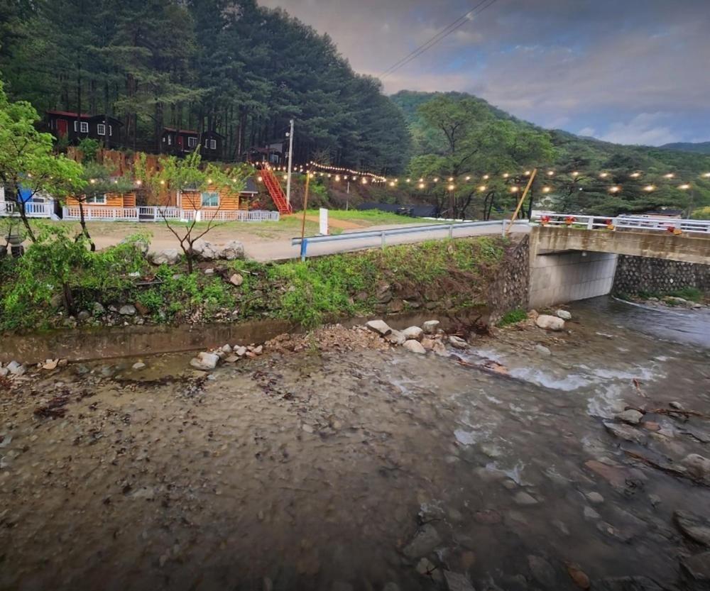 Hongcheon Gongjaksan Recreational Forest Pension Extérieur photo