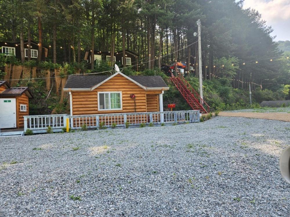 Hongcheon Gongjaksan Recreational Forest Pension Extérieur photo